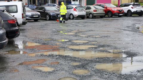 Aparcamiento en Pi�eiros, junto a carretera de Castilla. 