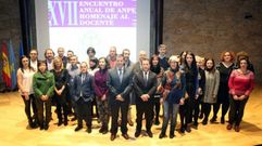Gumersindo Rodr�guez y Genaro Alonso, en el centro de la imagen, durante el homenaje a los docentes de ANPE.Gumersindo Rodr�guez y Genaro Alonso, en el centro de la imagen, durante el homenaje a los docentes de ANPE