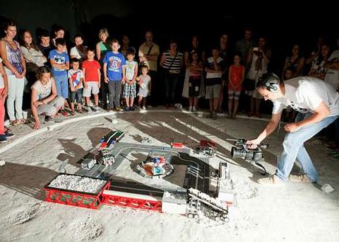 En la grabaci�n realizada en el centro tambi�n participaron los padres de los alumnos. 