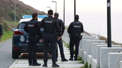 Imagen de archivo de agentes de la Polic�a Nacional durante un operativo en A Coru�a