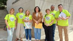 Miembros de la plataforma contra la planta de residuos de Teo trasladaron sus protestas vistiendo camisetas reivindicativas durante el debate de la proposici�n no de ley presentada por la parlamentaria del BNG Saleta Chao