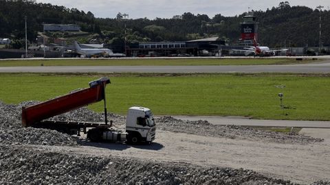 La renovaci�n del pavimento de la pista cerr� 12 d�as Alvedro en el 2022 y supuso una inversi�n cercana a los 11 millones de euros