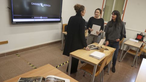 Directivas de C�ndido Hermida, en el aula en la que recibieron al alumnado