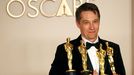 El director Sean Baker posa con sus cuatro scar: mejor pelcula, mejor director, mejor montaje y mejor guion original 