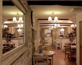El local de St. Jaques tiene una decoraci�n cuidada y afrancesada.