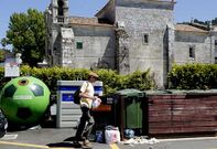  Santa Liberata es uno de los puntos en el que los hosteleros pueden tirar la basura. 