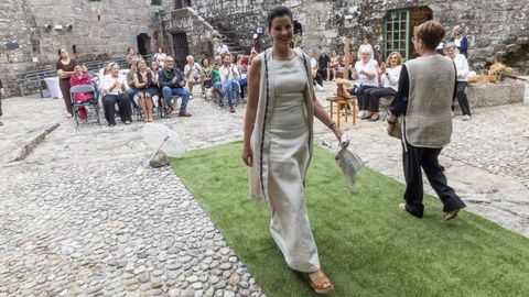 Desfile no Castelo de Vimianzo.