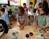 Alumnos del CEIP y la guarder�a compartieron ayer taller de cocina.