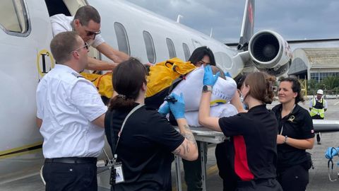 El momento de introducir al paciente al avi�n es de los m�s complicados