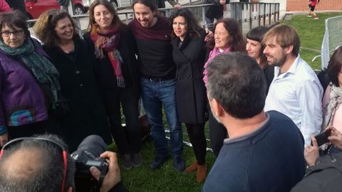 Pablo Iglesias con la plana mayor de Podemos Asturies