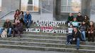 La plataforma SOS viejo HUCA, en las escaleras del antiguo hospital