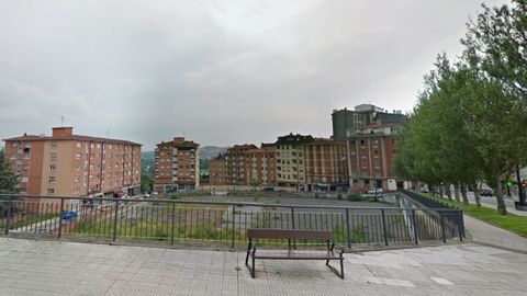 Estado actual del solar del antiguo instituto Clar�n, en el barrio de San L�zaro de Oviedo