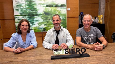 Rueda de prensa ofrecida por el alcalde de Siero, �ngel Garc�a, la concejala de Comercio y Hosteler�a, Movilidad y Transporte P�blico, Patricia Antu�a y el concejal de Deportes, Salud y Protecci�n contra Incendios, Jes�s Abad