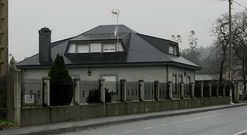Casa de Manuel Santos en Santa Comba, al que le tocaron 45 millones en el 2005.