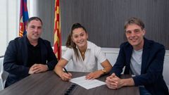 Arufe, firmando su contrato con el Barcelona.