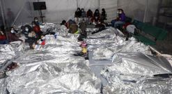 El servicio de Aduanas y Protecci�n de Fronteras de Estados Unidos ha mostrado en su portal web dos v�deos y 44 im�genes de las instalaciones en las ciudades de Donna, del estado de Texas
