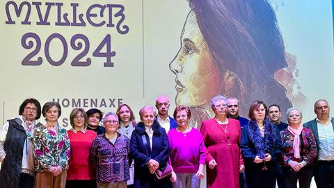 O concello de Vilanova homenaxeou a sete veci�as na Gala da Muller