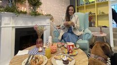 Zoe Garc�a (en la foto) y Mar�a Rey incluyen el establecimiento de Dpingas entre sus recomendaciones para tomar un buen desayuno en Santiago. El negocio que dirige Rebeca Gonz�lez cumple su segundo aniversario y pronto se convirti� en uno de los m�s �instagrameables� de la ciudad. El horario de apertura es de lunes a viernes de 9 a 20 horas y los s�bados de 10 a 14 horas.