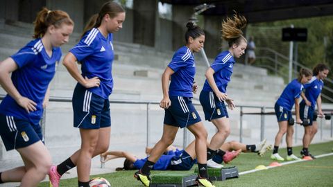 Jugadoras del Real Oviedo femenino, en San Claudio