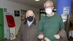 Alejandro Puga, con su hijo Carlos Puga. Tiene 101 a�os y recibi� ayer la segunda dosis de la Pfizer 