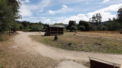 El aspecto que presentaba ayer el campo de la fiesta de Naseiro a mediod�a, en imagen, distaba mucho del de hace un a�o, cuando la sesi�n verm� del domingo reuni� a miles de personas