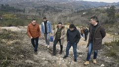 El conselleiro do Medio Rural, Jos� Gonz�lez, acompa�ado del alcalde de Carballeda de Avia, Luis Milia, supervis� los trabajos preventivos llevados a cabo para evitar incendios forestales