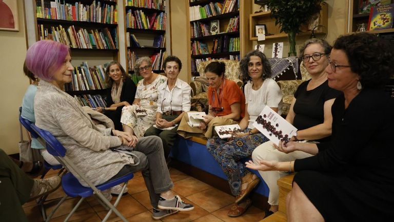 Presentaci�n en Eixo de �Cereixas roubadas�, obra del colectivo de escritura feminista Comadres das Letras