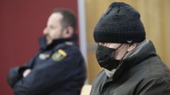 O Chuc�n, con mascarilla y gorro, justo antes de declarar este jueves.
