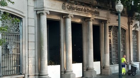 Oficina bancaria en Oporto.