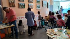 Escolares do colexio Rosala de Castro visitan a biblioteca municipal