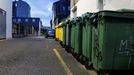 Contenedores en la calle Pedro Cal, en el casco urbano de Guitiriz