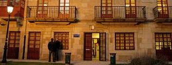 La biblioteca universitaria ocupa en Esteiro la Casa do Pat�n, un edificio del siglo XVIII.