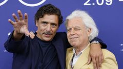 El actor Adriano Giannini junto al director Marco Bechis.
