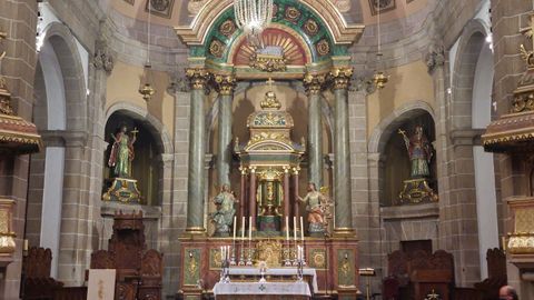 Exposicin del Santsimo en el interior de la concatedral ferrolana de San Julin