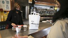 La cafeter�a Avenida, en el centro de Ferrol, sirve desde hoy desayunos y meriendas para llevar