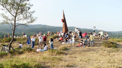 Observaci�n del eclipse en Santa Mari�a de Lagostelle (Guitiriz), organizada por el Concello