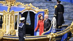Los reyes, durante su paseo en barcaza real