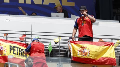 La afici�n espa�ola empieza a entrar en el MetLife Stadium para apoyar a la selecci�n.