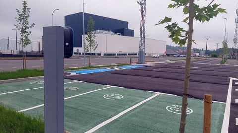 Puntos de recarga para veh�culos el�ctricos en el nuevo estacionamiento