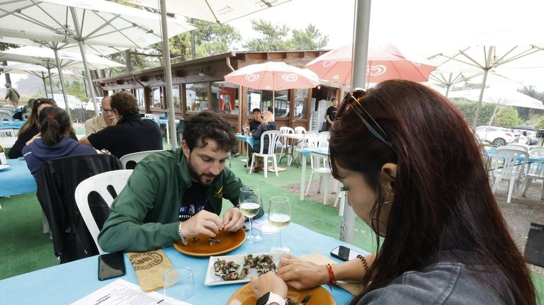 Chiringuito de Abrela, frente a la playa