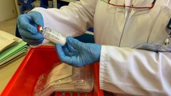 Un vial de remdisivir, otro medicamento inhibidor, utilizado en un hospital de M�laga que particip� en un ensayo internacional con este f�rmaco de la firma Gilead