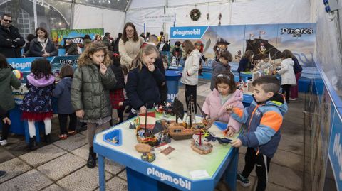 El Mundo Xogo en la carpa de la Praza de Carballo abri� ayer con un lleno. Hoy vuelve a abrir