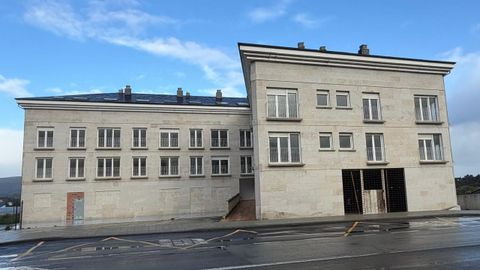 Fachada del edificio que tras estar a�os parado se retom�, con lo que se ponen a la venta 39 pisos