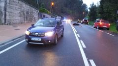 Accidente provocado por un caballo, este lunes, en la carretera PO-551 en el municipio de Bueu