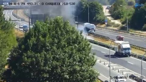 Imagen de una de las c�maras de la DGT en la que se ve una columna de humo