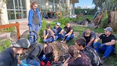 Prcticas de riego en el CEE Mara Mario de A Corua, que participa en el programa Voz Natura 