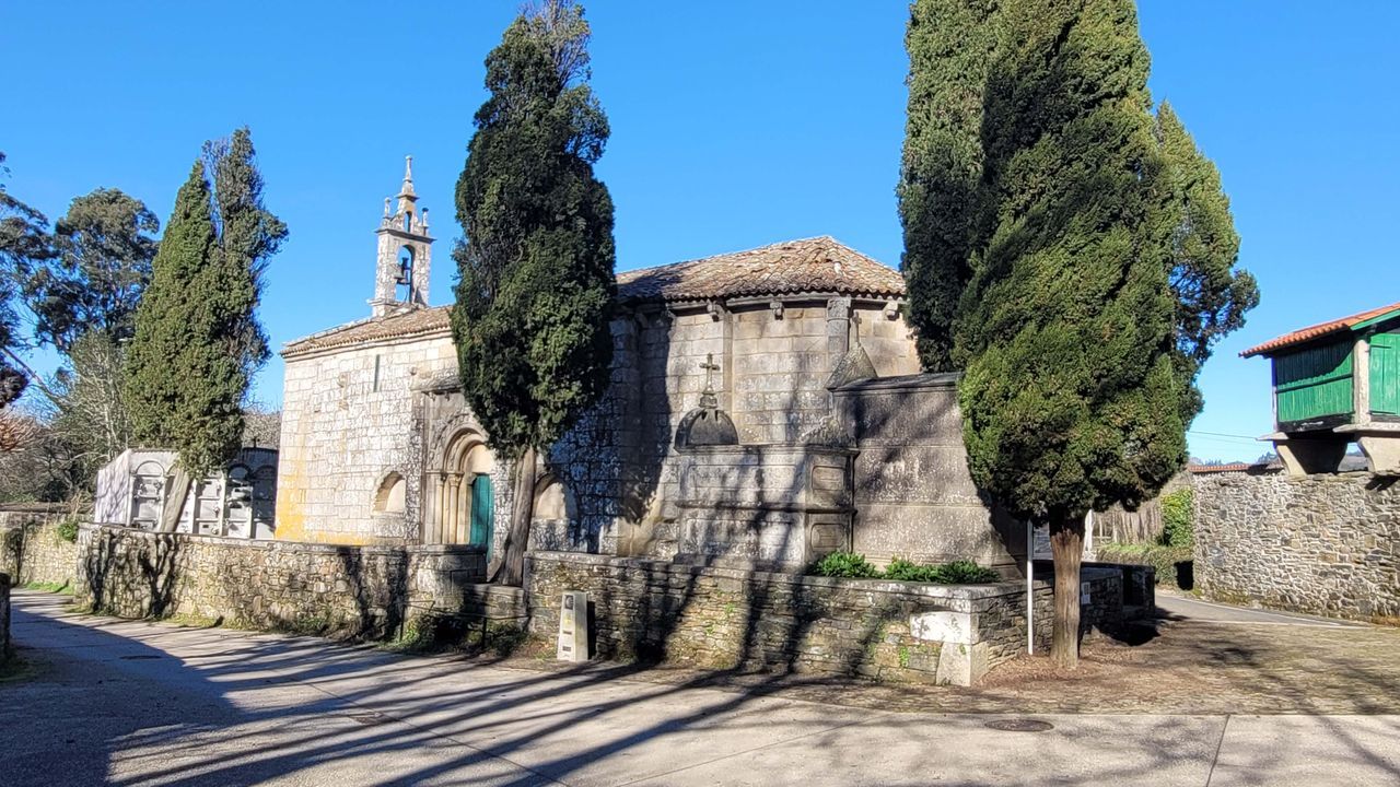 El románico rural gallego exhibe toda su belleza en Santa María de Melide