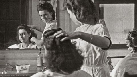 Peluquería de señoras en Sama (Langreo, 1946). Valentín Vega