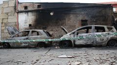 Un incendio calcina dos coches en la r�a das Hortas en Vilanova.
