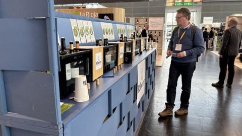 T�nel del vino de O Ribeiro en la feria de Prowine